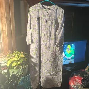 Carol M VINTAGE NEW NWT GOWN IR ROBE SNAP POCKETS